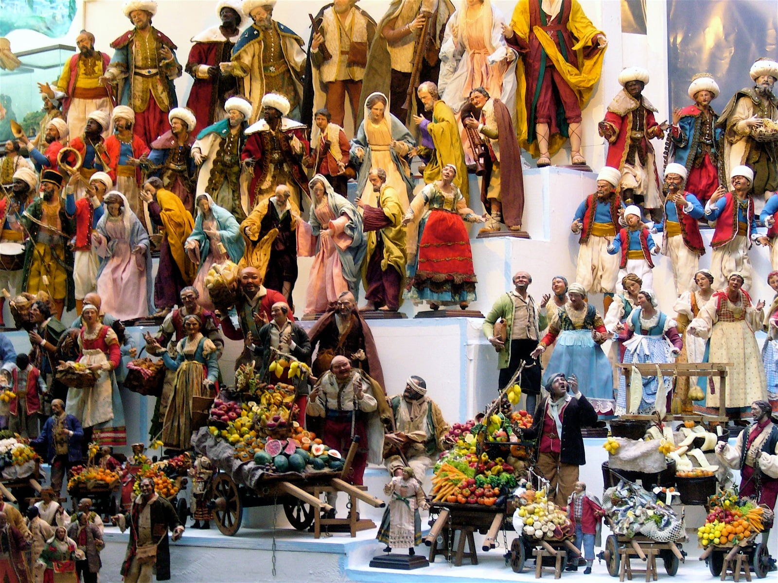 Des santons de crèche sur un étal de la via San Gregorio Armeno