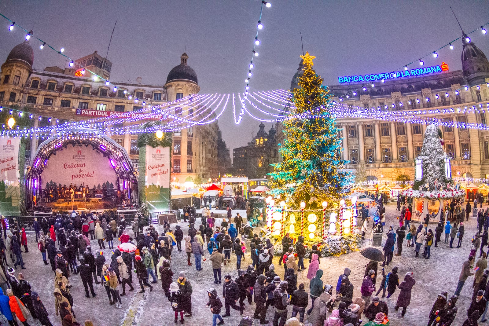 Le marché de Noël de la place de l'Université à Bucarest