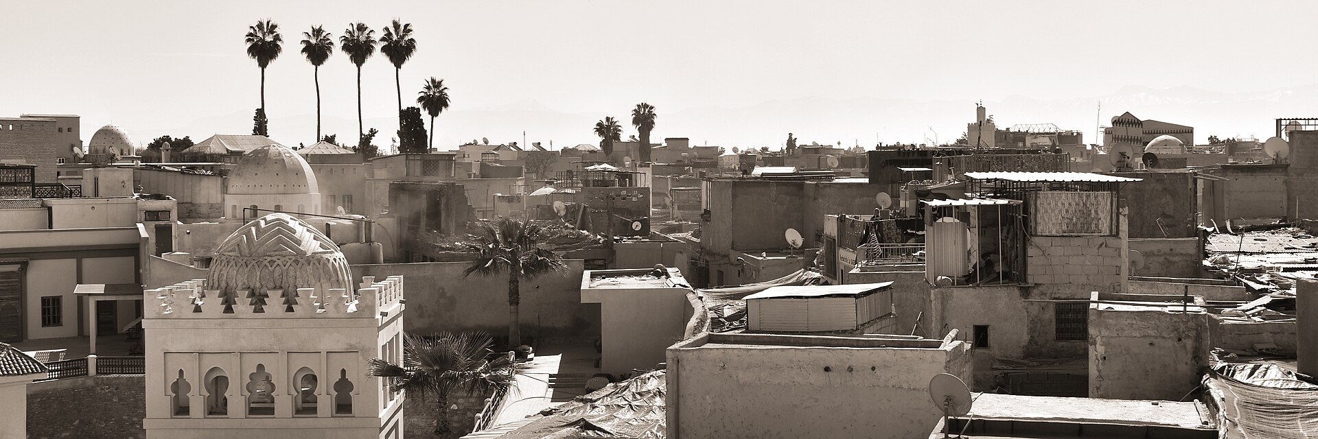 Les toits de la médina de Marrakech au soleil couchant